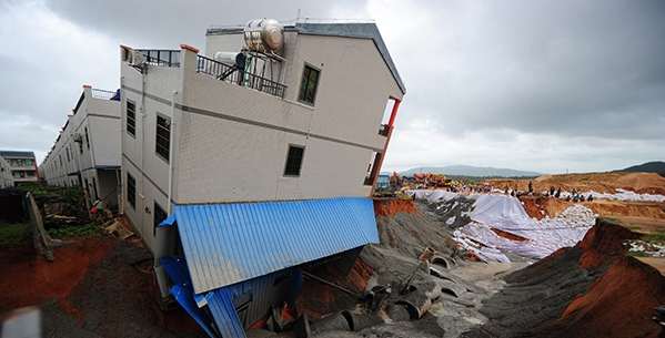 混凝土、民房傾斜