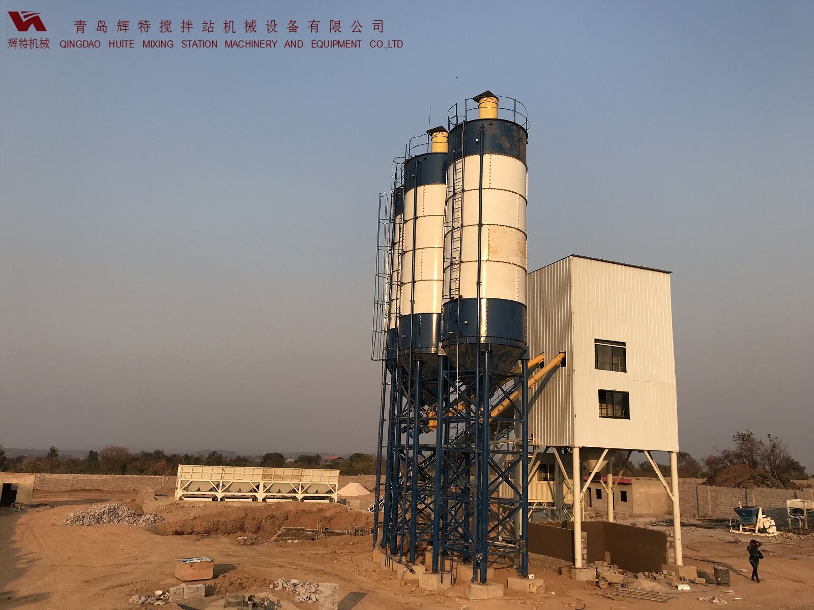 輝特混凝土攪拌站HZS120采用國內(nèi)外知名品牌，大大降低了設(shè)備故障率