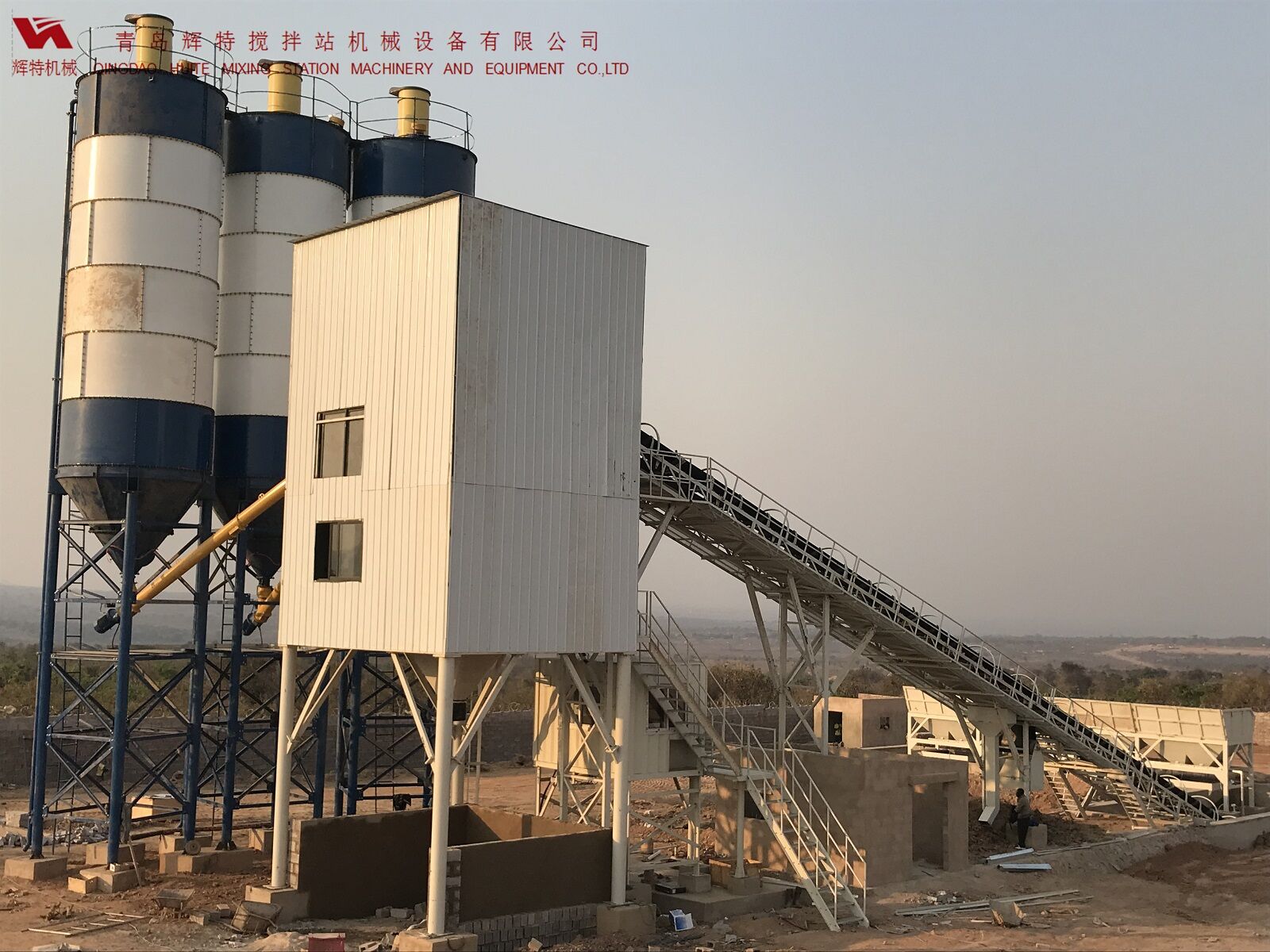 輝特混凝土攪拌站HZS120采用國內(nèi)外知名品牌，大大降低了設(shè)備故障率