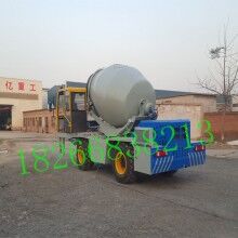 湖北赤壁帶自上料攪拌車廠家說明，1.6立方2方流動式自裝料自拌水泥罐車價格